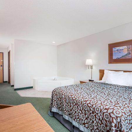 Days Inn By Wyndham Manchester Exterior foto