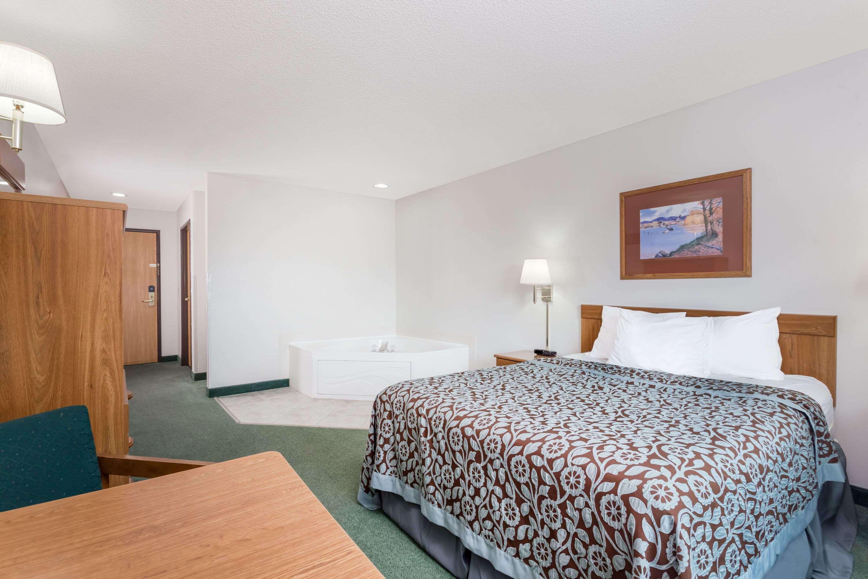 Days Inn By Wyndham Manchester Exterior foto